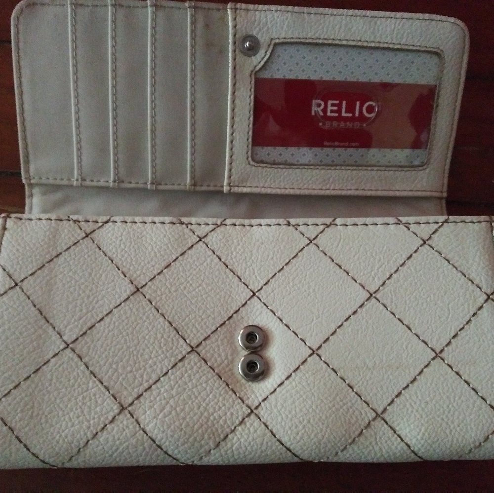 NWT Relic wallet - Picture 3 of 6